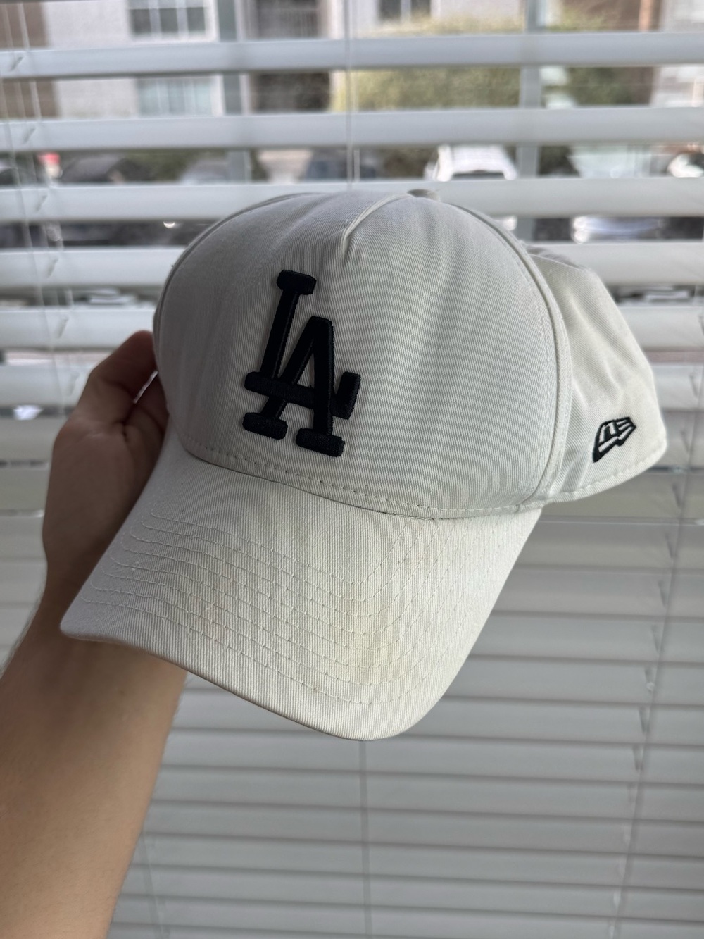 New Era Mens White Cap with Navy LA Logo